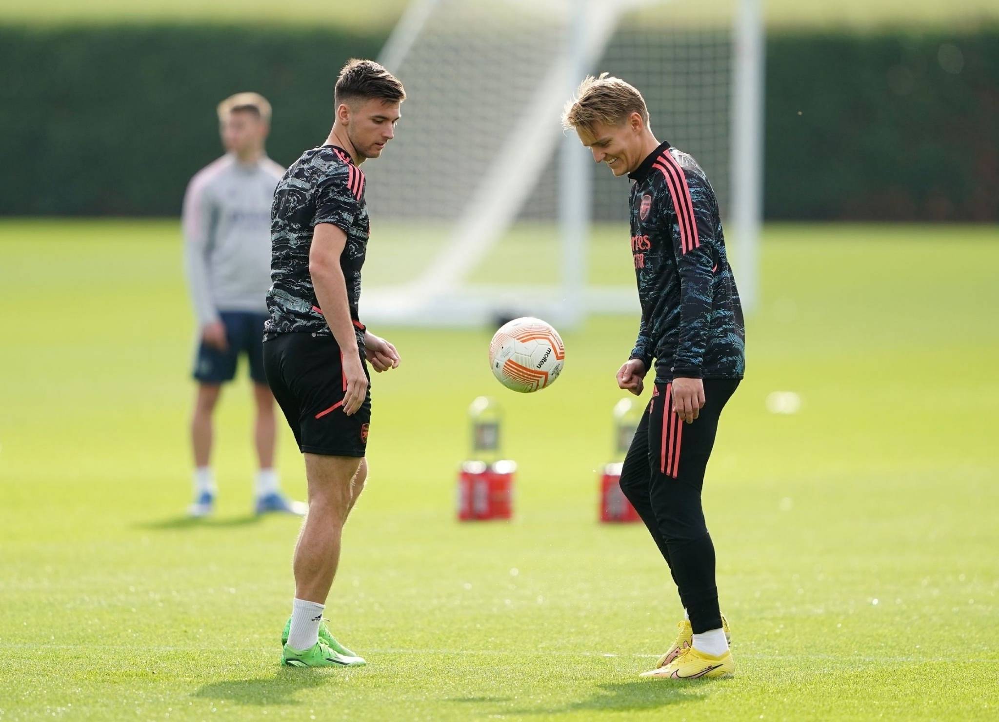 前场得分能力强劲,球队表现出色取得胜利 前场得分能力强劲,球队表现出色取得胜利