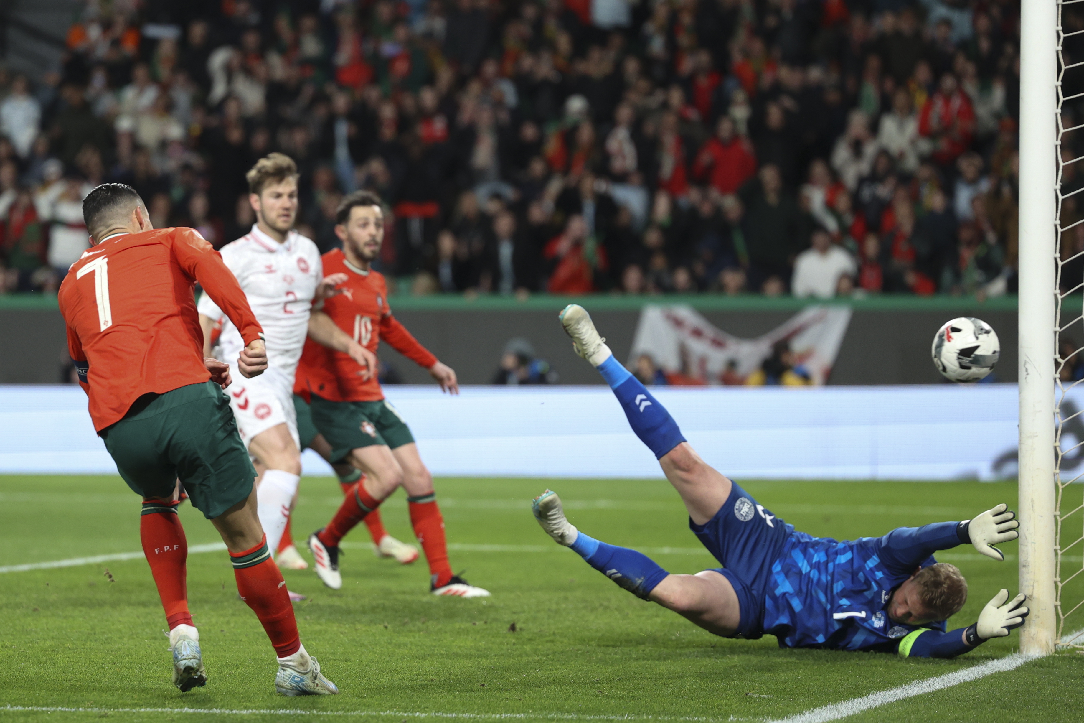 荷兰力克瑞典,成功晋级欧洲杯半决赛 荷兰力克瑞典,成功晋级欧洲杯半决赛