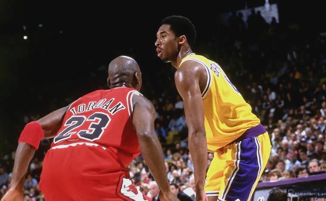 篮球明星在国外赛场获得胜利 篮球明星在国外赛场获得胜利