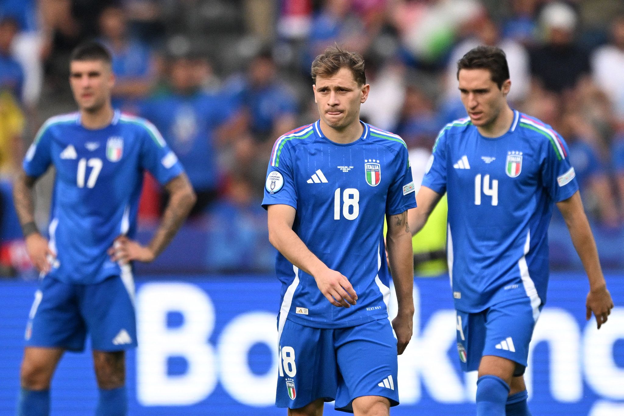 意大利队击败荷兰队,取得欧洲锦标赛上的首胜 意大利队击败荷兰队,取得欧洲锦标赛上的首胜