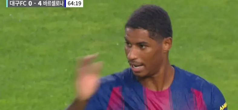 表现抢眼,后卫连续助攻破门 表现抢眼,后卫连续助攻破门