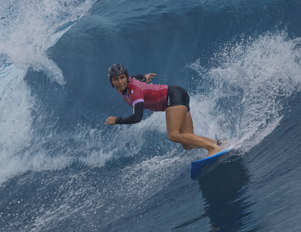 关于法属波利尼西亚运动员在冲浪比赛中表现出色的信息 关于法属波利尼西亚运动员在冲浪比赛中表现出色的信息