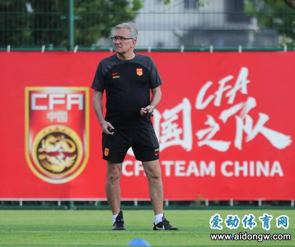 亚洲足球赛场备战紧张,球队备战态度认真的简单介绍 亚洲足球赛场备战紧张,球队备战态度认真的简单介绍