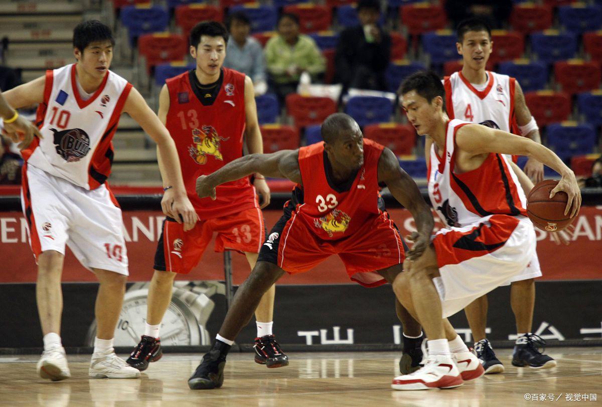 广州队主场遭遇惨败,再次陷入低谷 广州队主场遭遇惨败,再次陷入低谷