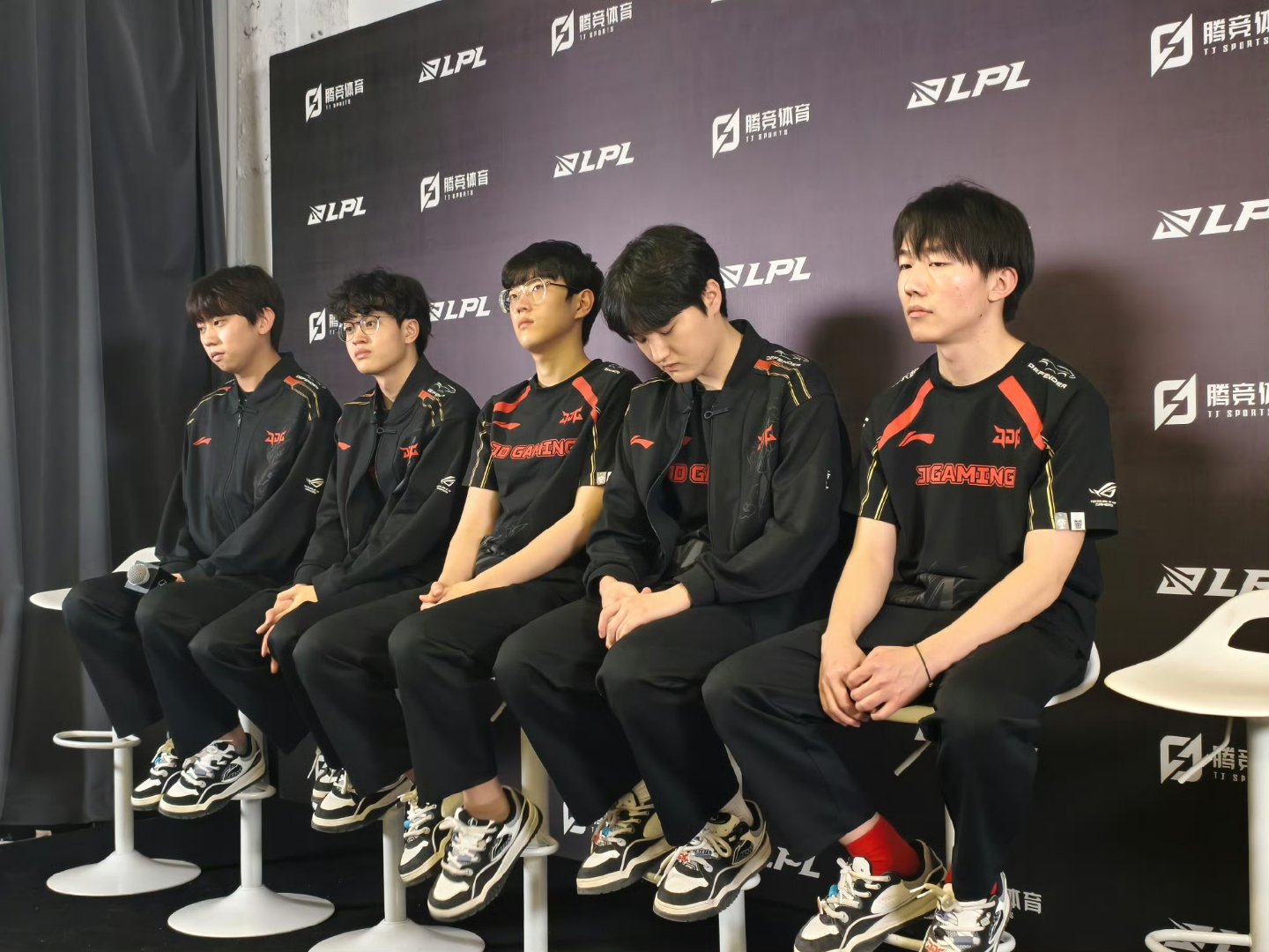 JDG轻取DRX，Zeus开启传奇时刻宿命之战四强赛，让粉丝疯狂欢呼的简单介绍