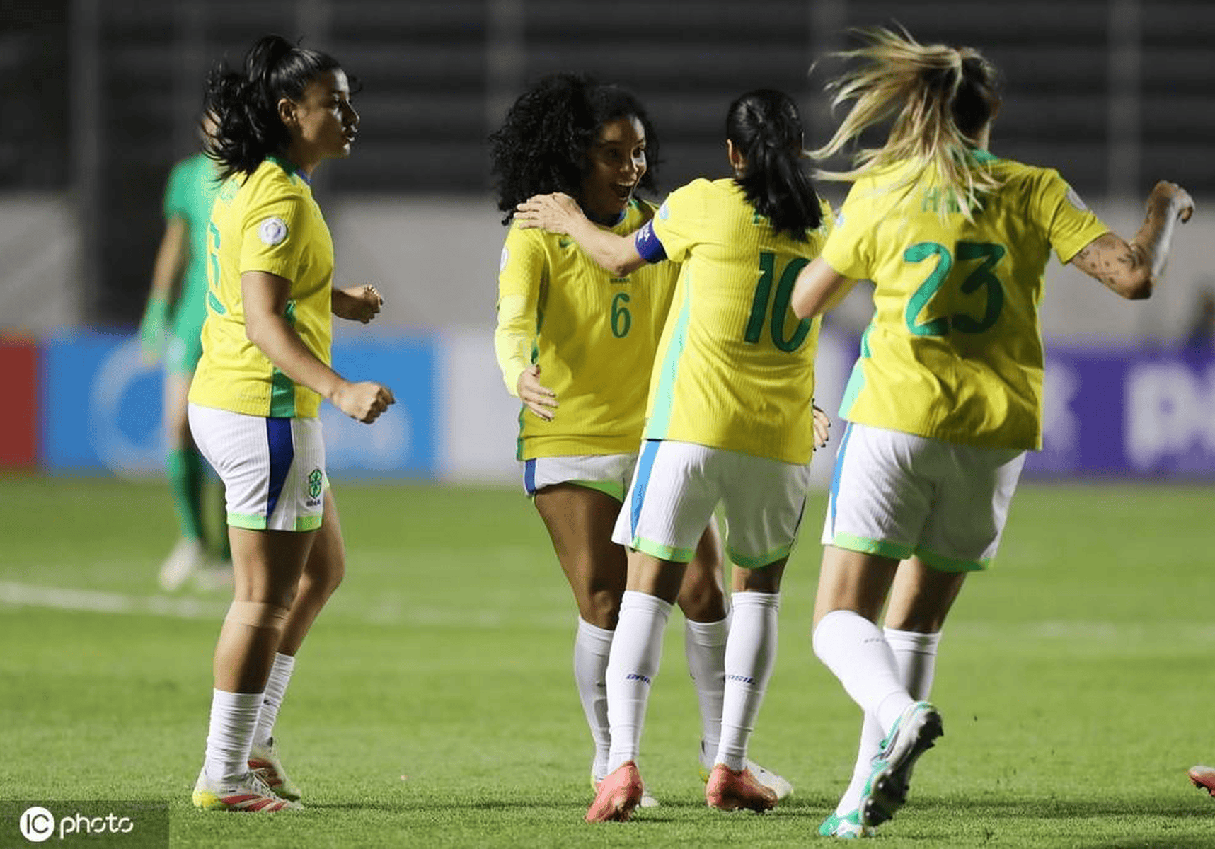 厄瓜多尔女足夺冠呼声高,取得惊人胜利 厄瓜多尔女足夺冠呼声高,取得惊人胜利