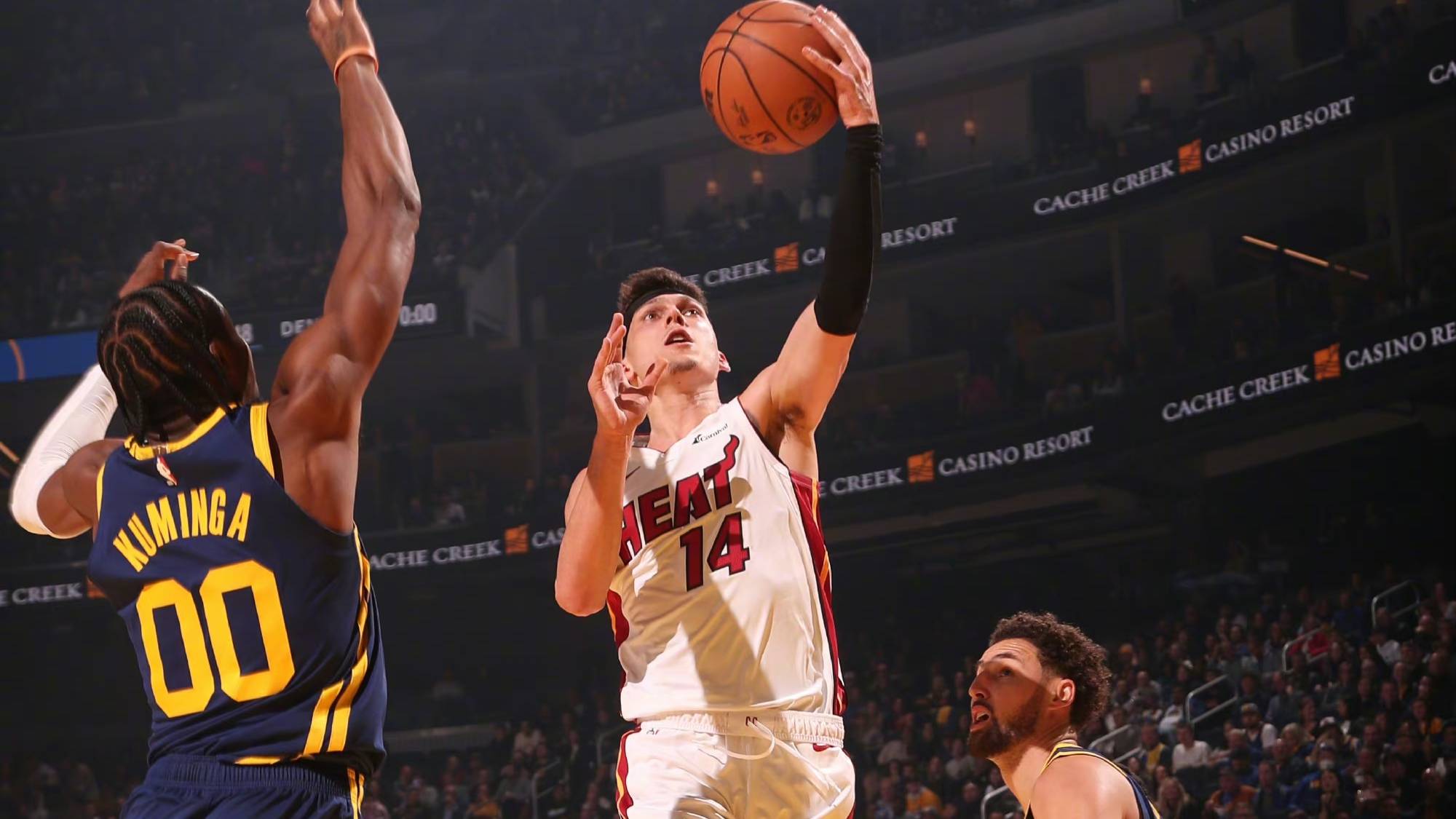 快攻热火不敌勇士,A.D.33分30板 快攻热火不敌勇士,A.D.33分30板