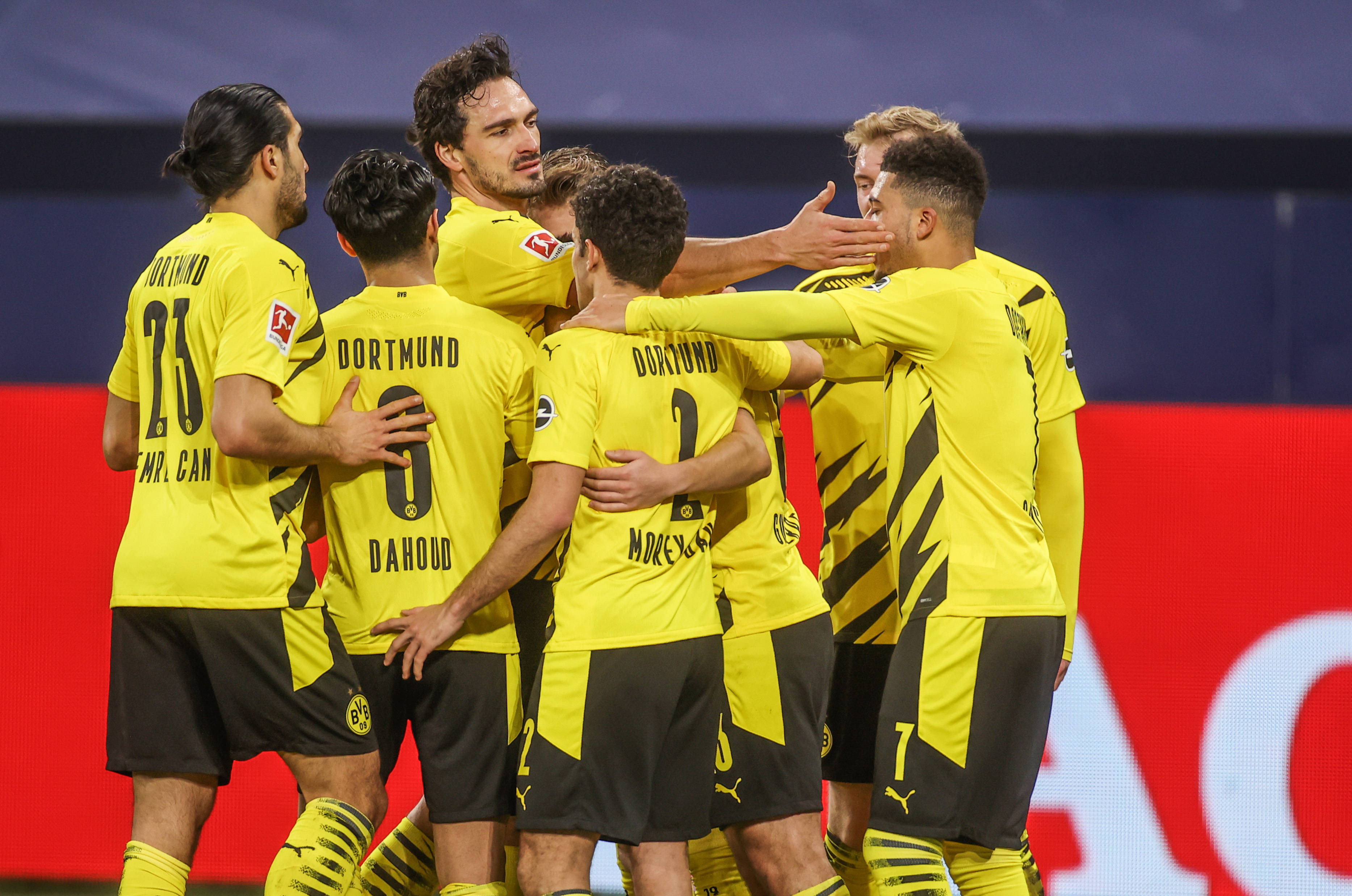 德甲夺冠之路:德国足球联赛的激烈比拼和胜利征程 德甲夺冠之路:德国足球联赛的激烈比拼和胜利征程