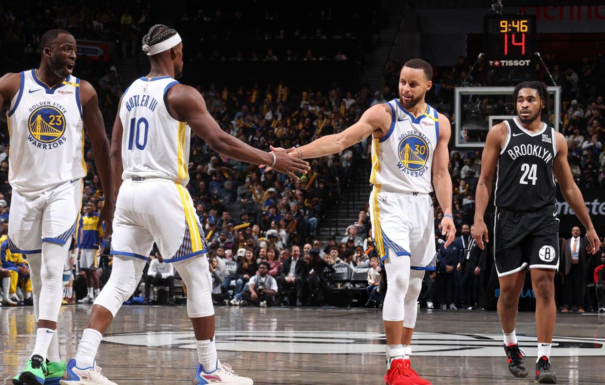 勇士逆转篮网，库里领衔攻击