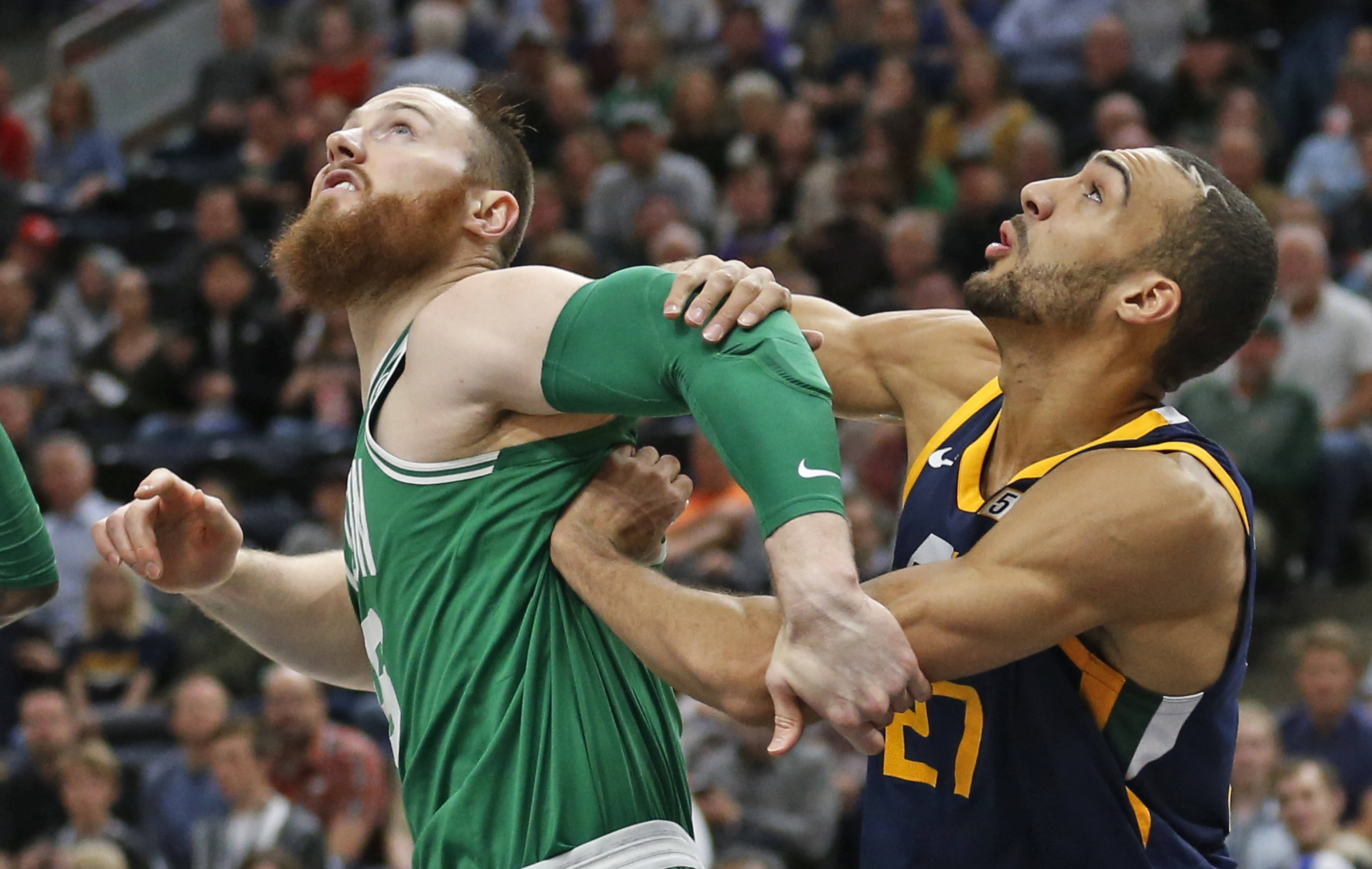 爵士击败76人,西部领先优势扩大 爵士击败76人,西部领先优势扩大