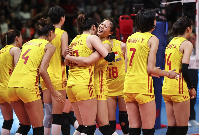 包含强强对话！国内联赛两大劲旅交锋引燃激情的词条